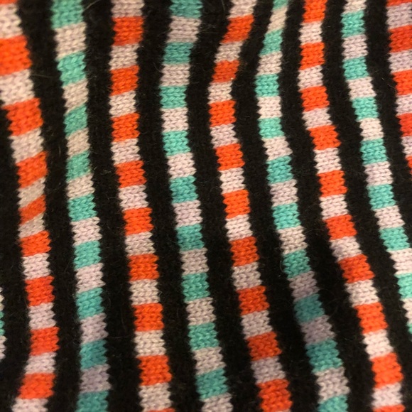 🔴 Scarf - Picture 2 of 2